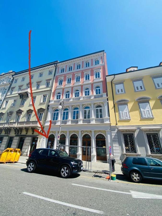 Piazzaborsa Charme Apartment Триест Экстерьер фото